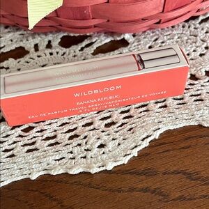 Banana Republic Wildbloom Eau de Parfum Travel Spray - Red